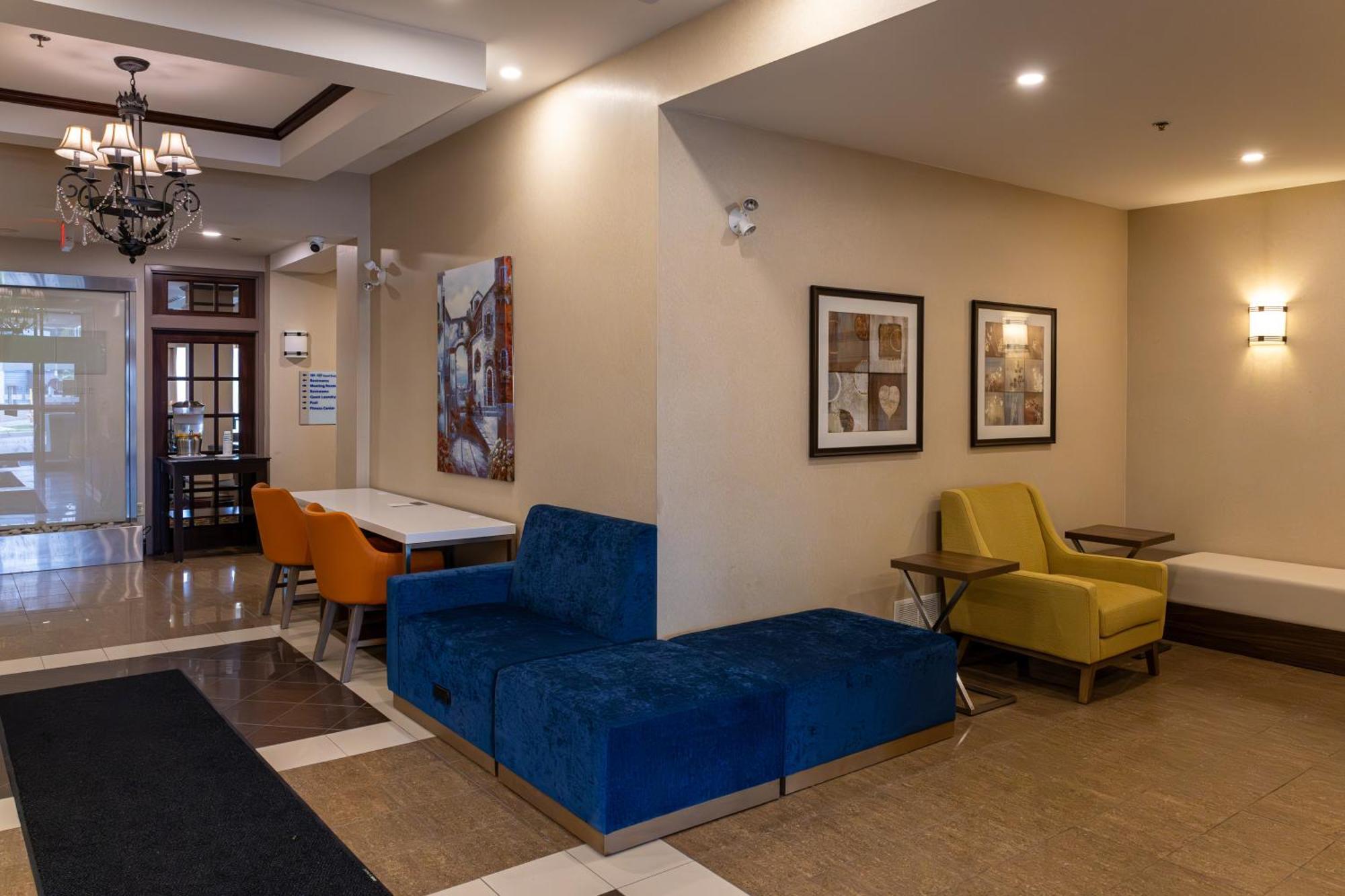Holiday Inn Express Hotel & Suites Brockville By Ihg Exterior photo