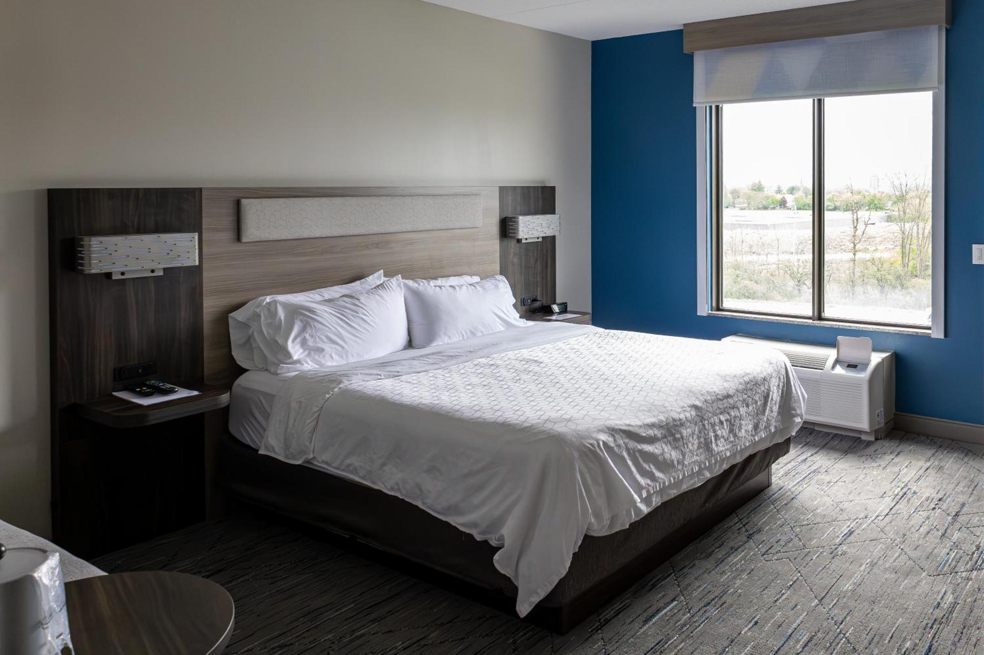 Holiday Inn Express Hotel & Suites Brockville By Ihg Exterior photo