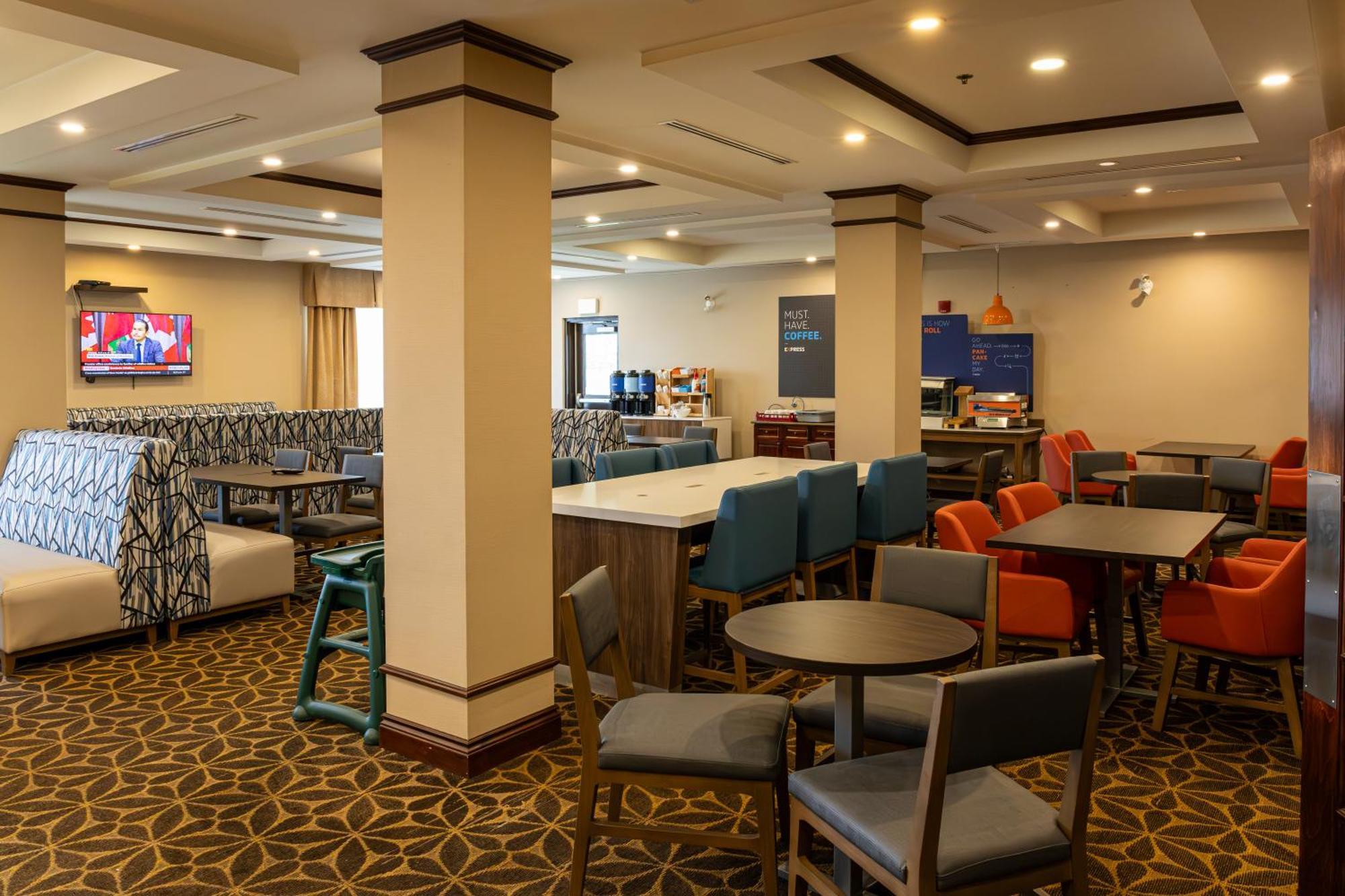 Holiday Inn Express Hotel & Suites Brockville By Ihg Exterior photo
