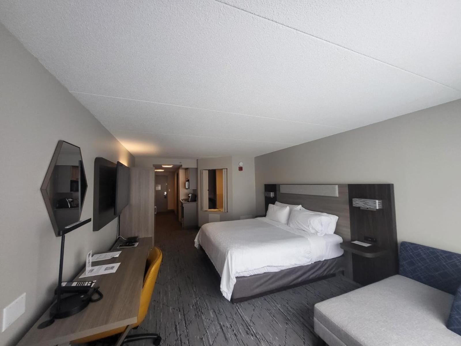 Holiday Inn Express Hotel & Suites Brockville By Ihg Exterior photo