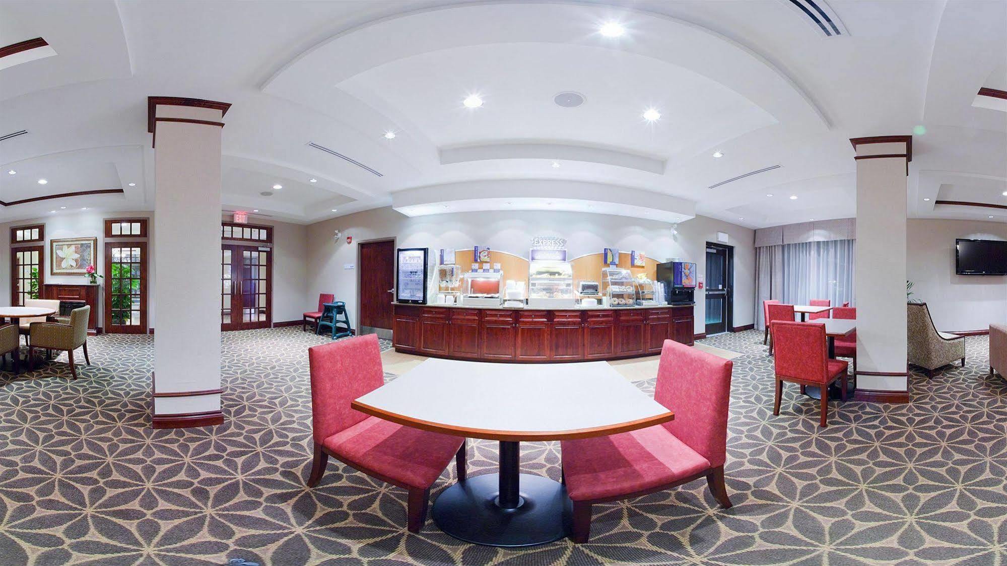 Holiday Inn Express Hotel & Suites Brockville By Ihg Exterior photo
